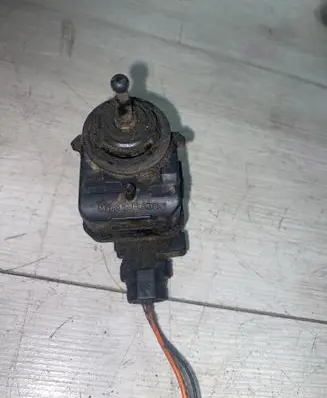Headlight level adjustment motor