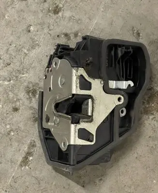 BMW X3 E83 Front door lock A046998 7202444