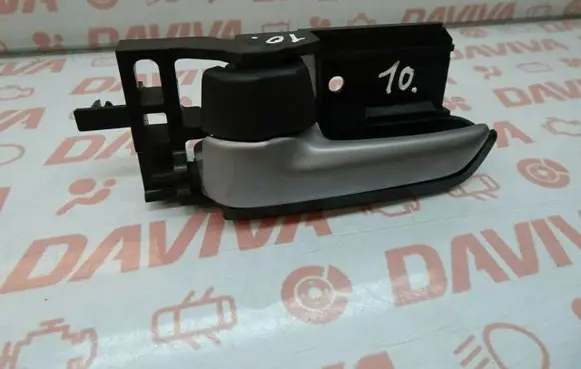 Suzuki SX4 Rear door interior handle