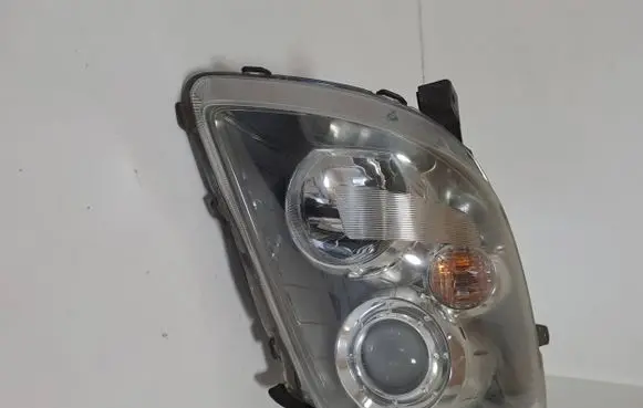Toyota Avensis T250 Headlight/headlamp 35108