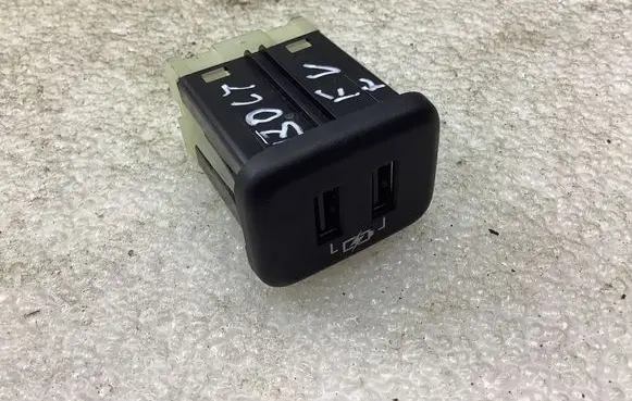 Chevrolet Bolt USB socket connector 13598459 00001005183