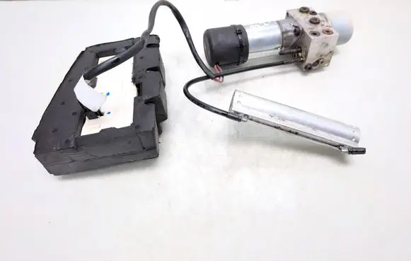 Mercedes-Benz ML W164 Tailgate hydraulic set A1648002848 A1648702726 A1645453047