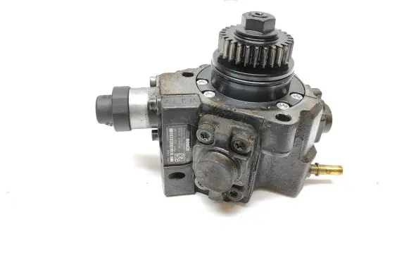 Renault Trafic III (X82) Fuel injection high pressure pump 167008960R 4569939 0445010404