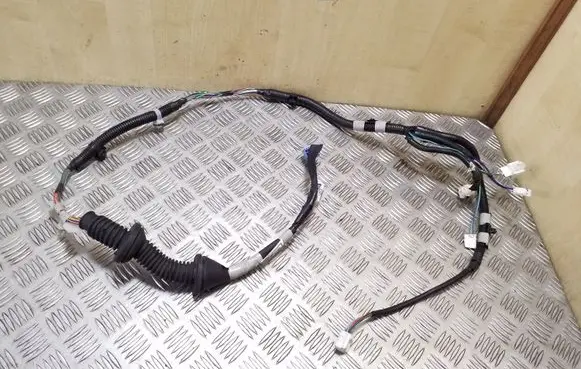 Toyota Verso Front door wiring loom 821510F140