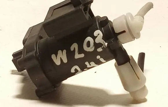 Mercedes-Benz C W203 Vacuum valve A2036000178