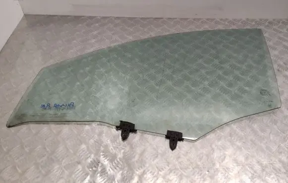 Nissan Pulsar Front door window glass four-door 43R00049