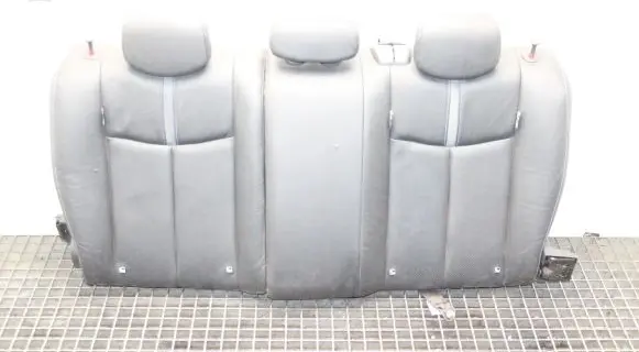 Nissan Leaf II (ZE1) Rear seat 
