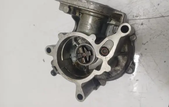 Audi A3 S3 8P Vacuum pump 06J145100C