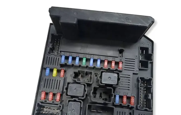 Nissan Qashqai Fuse module 284B7JD00B 519228324 1018510239