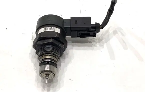 Mercedes-Benz E W211 Fuel pressure regulator A6110780449