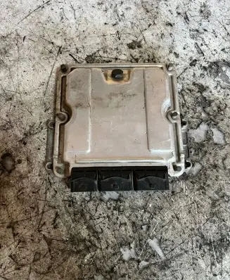Opel Vivaro Engine control unit/module ECU 8200119842 28SA5610 0281010633