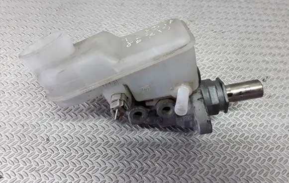 Toyota Yaris Master brake cylinder