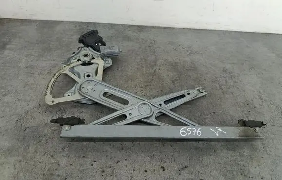 Toyota Yaris Front door window regulator with motor 