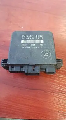 Mercedes-Benz E W210 Door control unit/module 2108207526