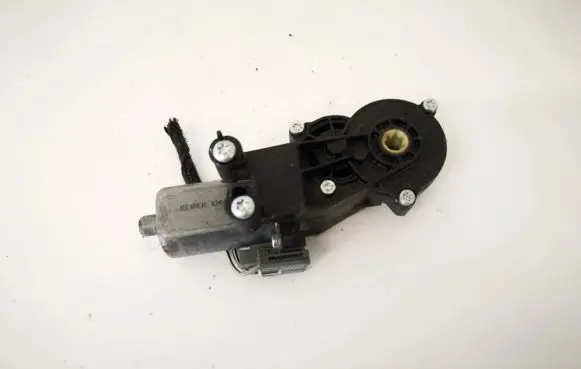 Mercedes-Benz E W211 Seat adjustment motor 0390203213 82064808-4