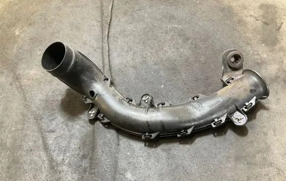 Nissan Note (E12) Air intake hose/pipe 1HC9A