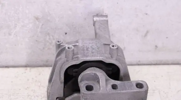 Audi Q3 8U Engine mount bracket 5N0199262 5N0199262E