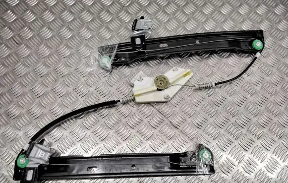 Mercedes-Benz E W212 Front door manual window regulator 