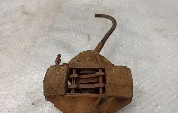 Mercedes-Benz COMPAKT W115 Rear brake caliper