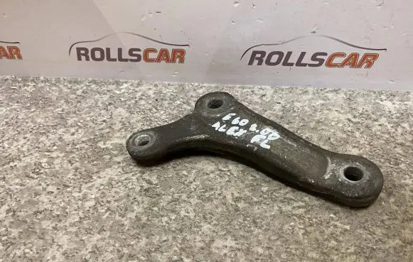 BMW 5 E60 E61 Sway bar bush bracket, front 67585271