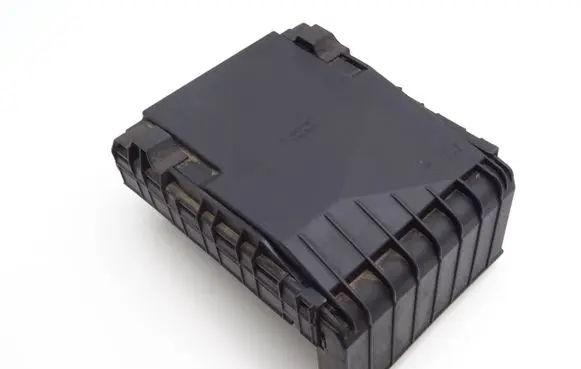 Volkswagen Golf V Fuse module 1K0937125