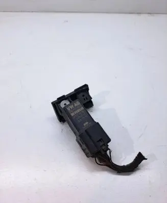 Volkswagen Caddy Glow plug pre-heat relay 038907281D 0522120504