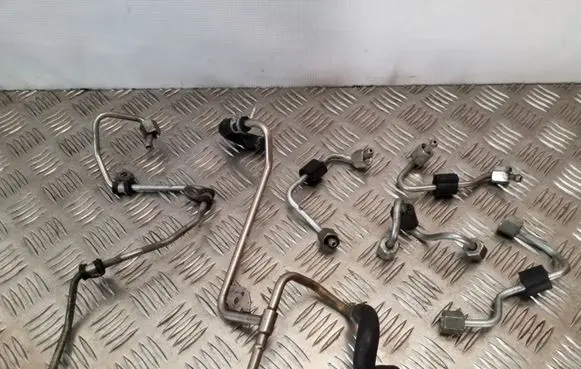 Fuel injector supply line/pipe