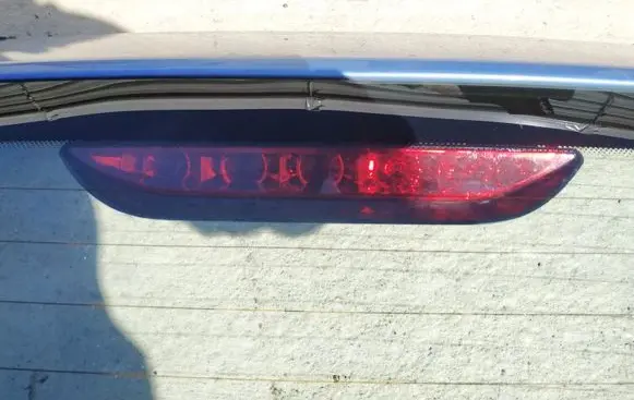 Chevrolet Kalos Third/center stoplight
