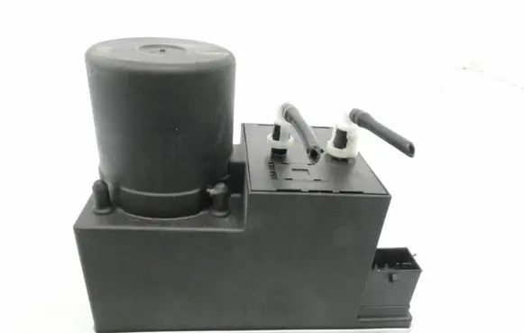 Audi A4 S4 B5 8D Central locking vacuum pump 8D0862257B