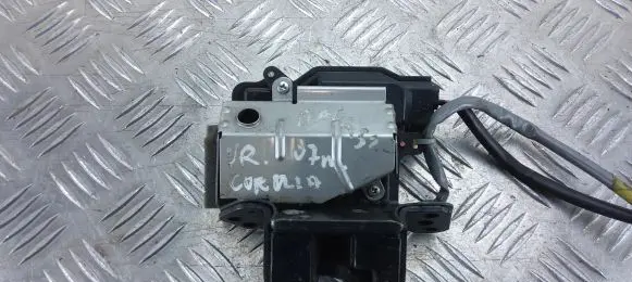 Toyota Corolla Verso AR10 Loading door lock 