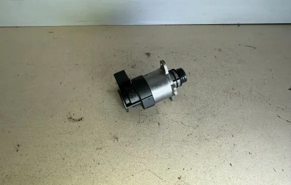 Audi A4 S4 B8 8K Fuel pressure regulator 0928400706 8911311683