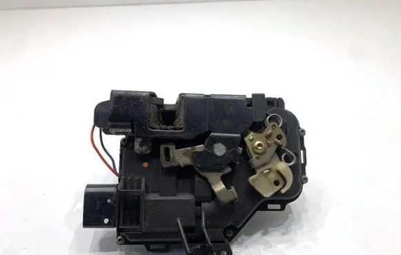 Audi A4 S4 B6 8E 8H Front door lock 4B1837015B