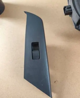 Mazda 3 II Electric window control switch BBM4685L6 9321T1 BBM2