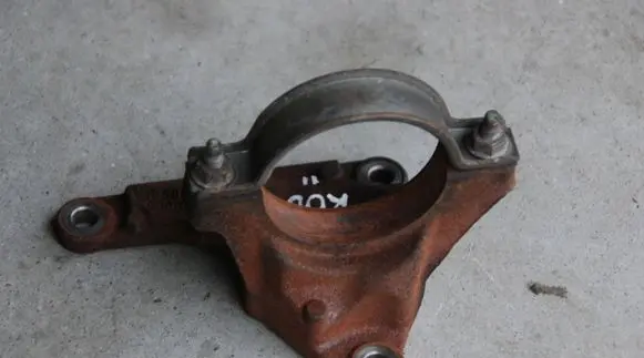 Ford Kuga II Driveshaft support bearing bracket AV613K305EA