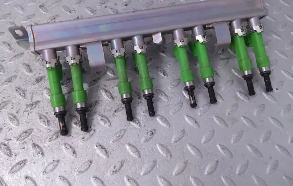 Suzuki Swift III Fuel injectors set 1571081PA1 1573068PA0