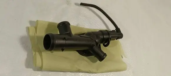 Engine coolant pipe/hose