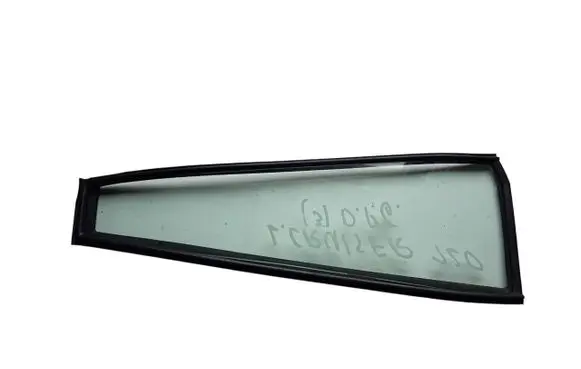 Toyota Land Cruiser (J120) Rear vent window glass 6818860050