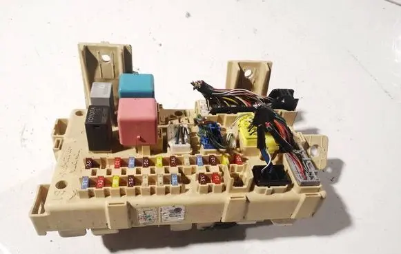Toyota Avensis T250 Fuse box set