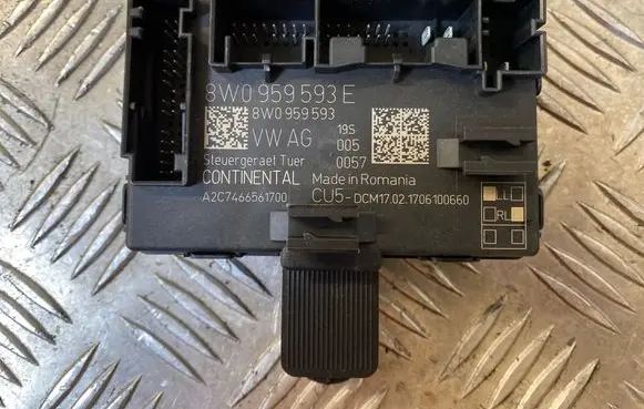 Audi A4 S4 B9 Door control unit/module 8W0959593E 8W0959593 A2C7466561700