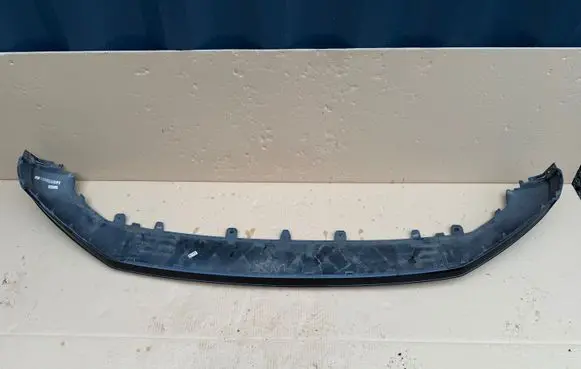 Front bumper lip
