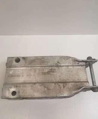 Mercedes-Benz C W204 Front bumper mounting bracket A2046200995