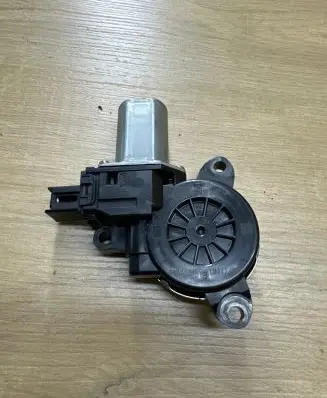 Mazda CX-3 Rear door window regulator motor BHN95858X 8003Z19
