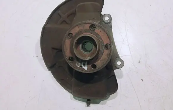 Volvo V70 Front wheel hub 9461944