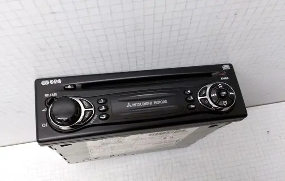 Mitsubishi Space Star Radio/CD/DVD/GPS head unit MZ312637