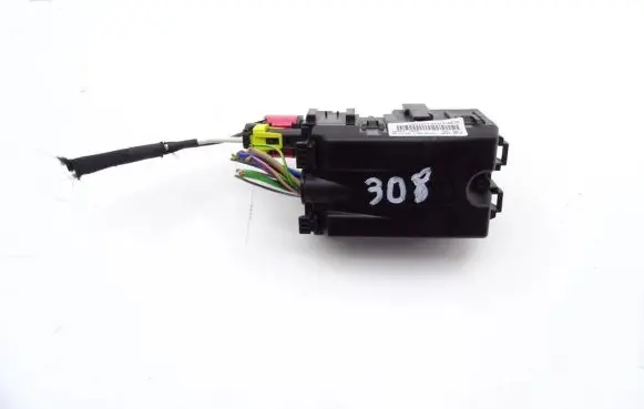 Peugeot 308 Fuse module 9806192580