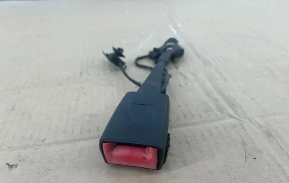 Audi A4 S4 B8 8K Front seatbelt buckle 8K0857755F