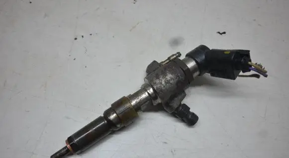 Peugeot 308 SW Fuel injector 9802448680