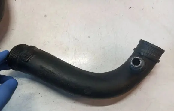 Volvo XC90 Intercooler hose/pipe 30714480 D811