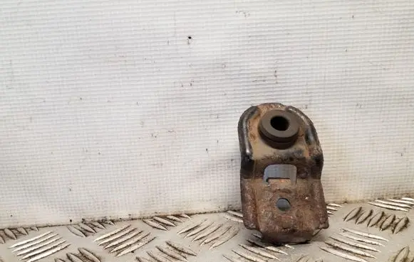 Radiator mount bracket