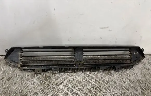 Chrysler Pacifica Intercooler air guide/duct channel 68423754AB